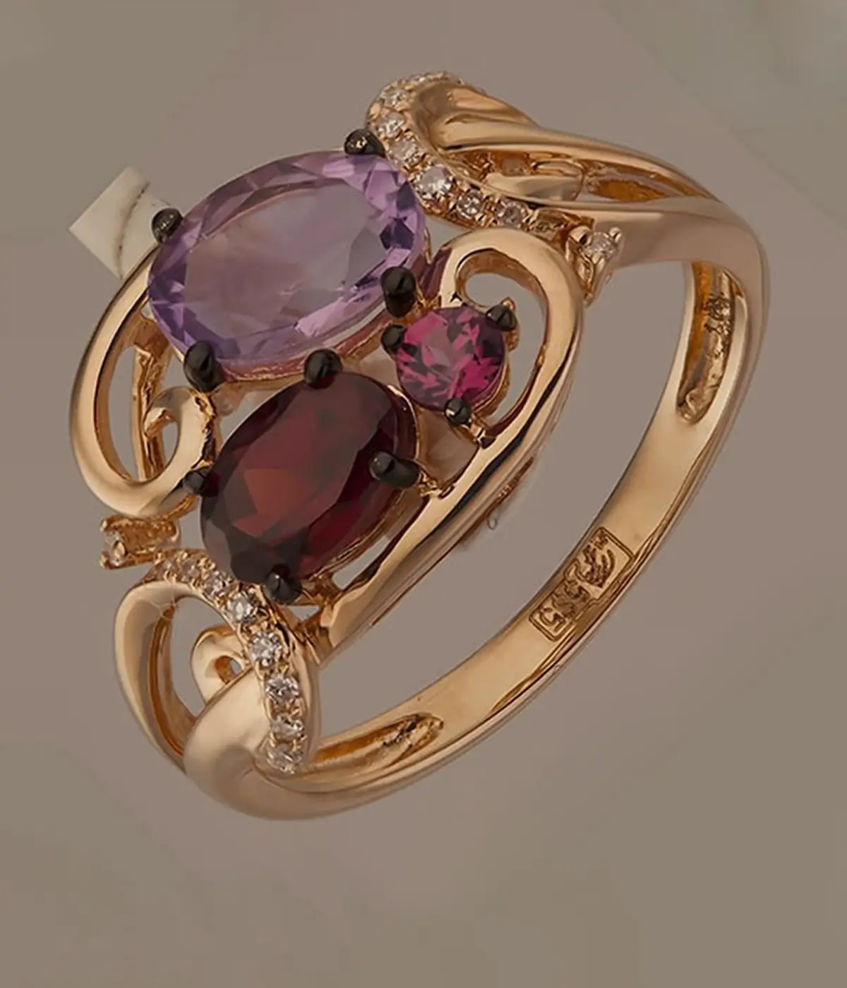 Professional jewellery photo retouching service for luxury rings and gemstones